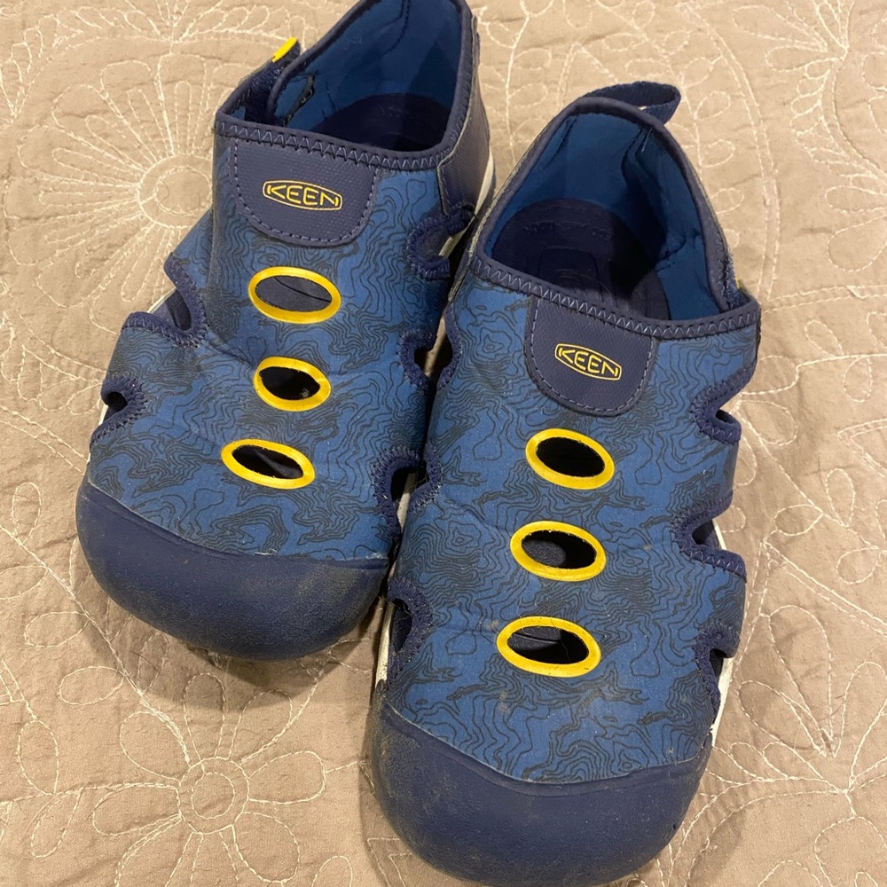 Keen kids Stingray Water Sandals - size 4